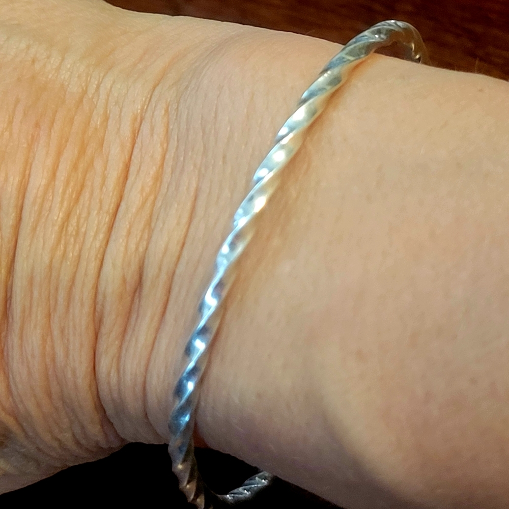 Sterling silver twisted bangle - Picture 4 of 4